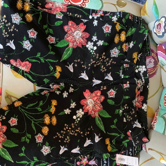 floral old navy pixie pants - Picture 1 of 4